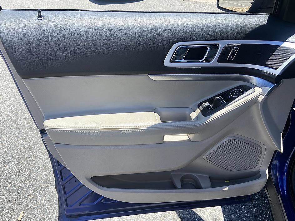 Used 2015 Blue Metallic Ford XLT image 9