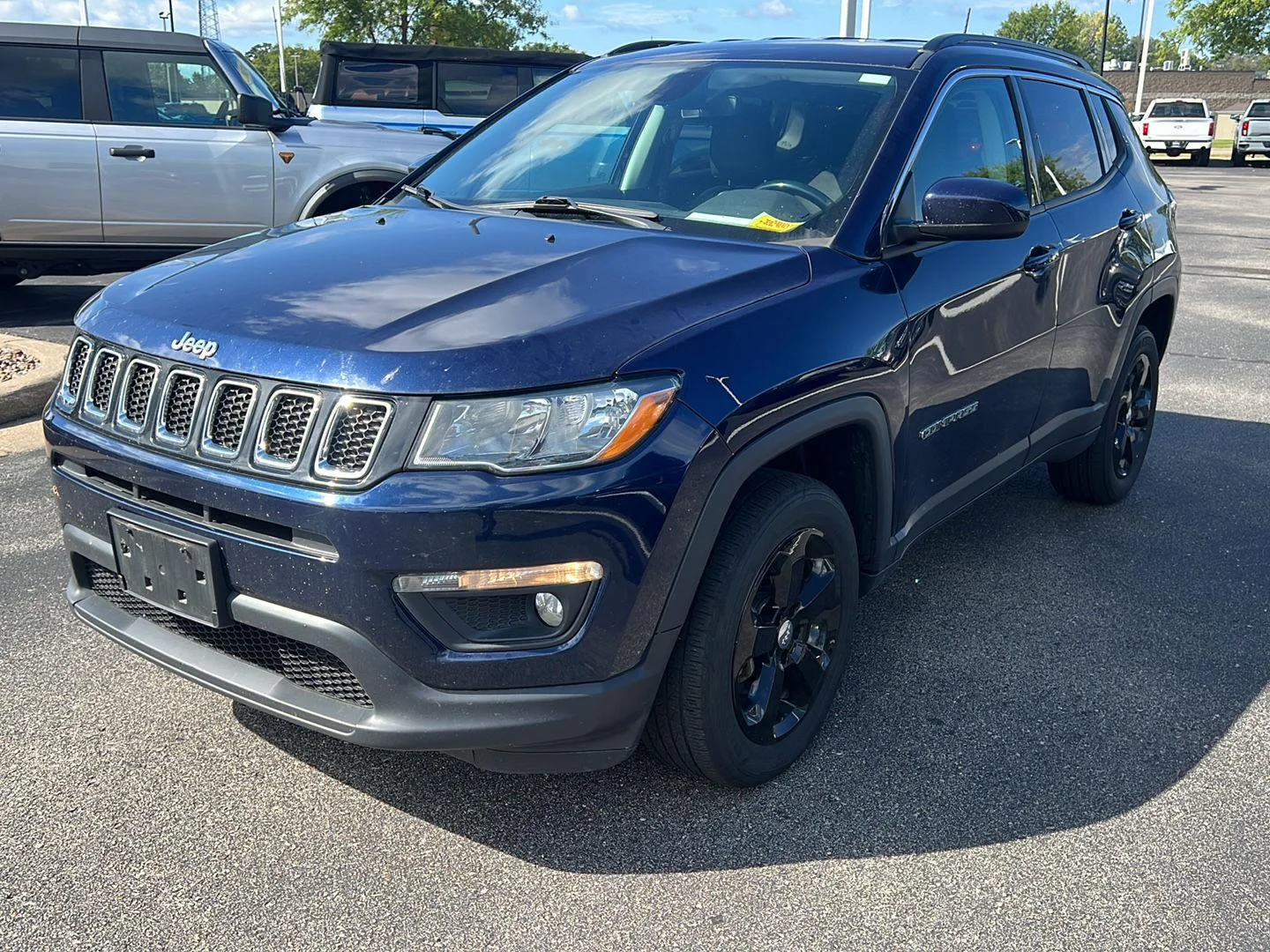 Used 2020 Jazz Blue Pearlcoat Jeep Latitude image 10