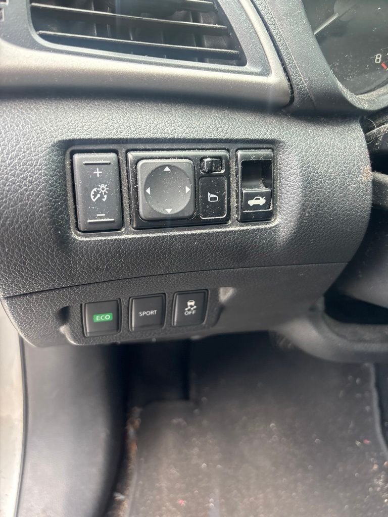 Used 2015 Silver Nissan S image 18