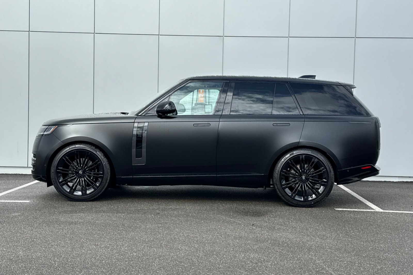 New 2027 Obsidian Black Satin Land Rover SE image 2