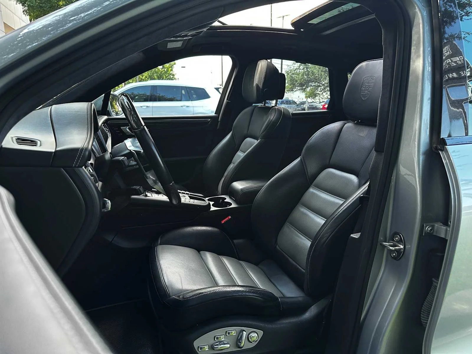 Used 2020  Porsche Turbo image 9