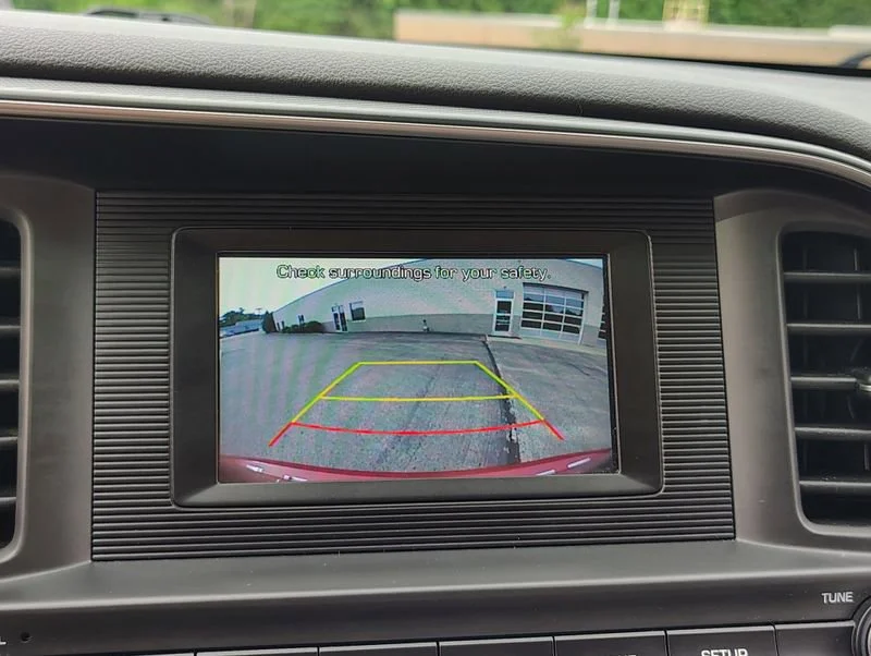 Used 2020 Red Hyundai SE image 28