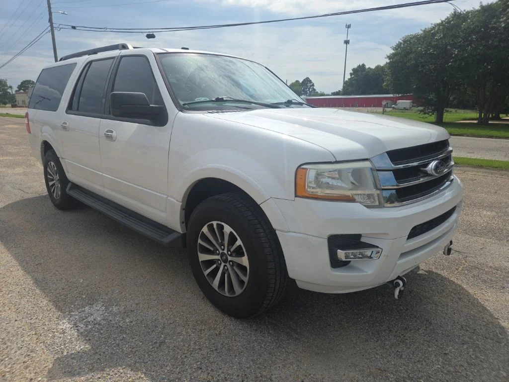 Used 2017 White Ford XLT image 12