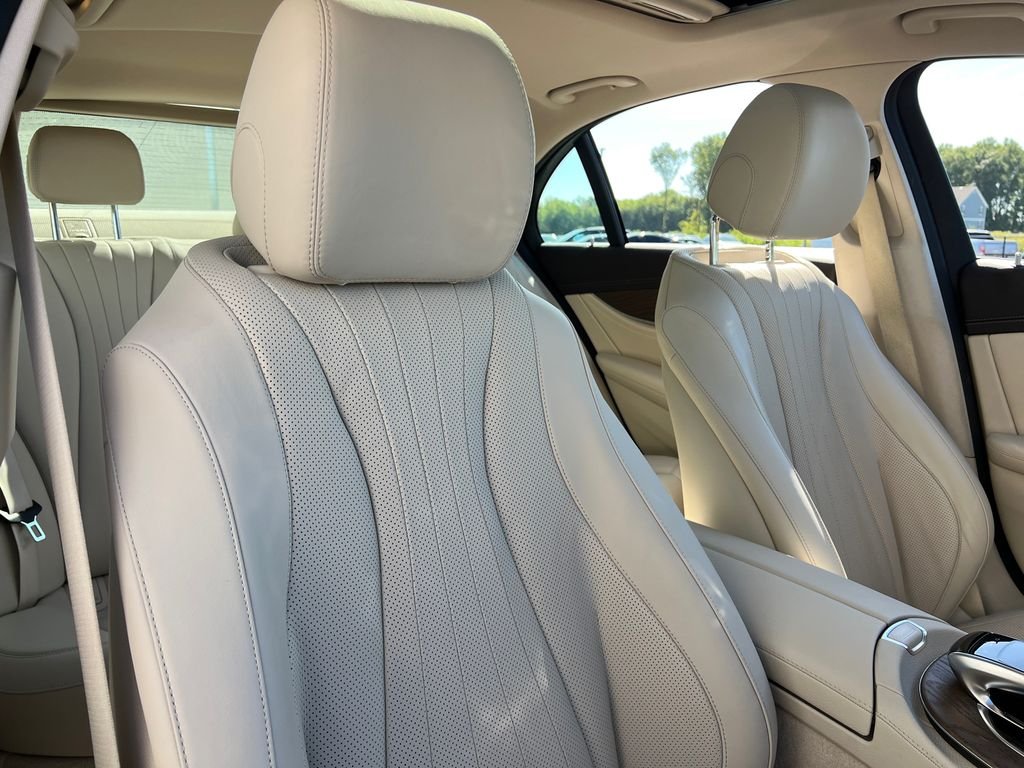 Used 2019  Mercedes-Benz E 300 image 28