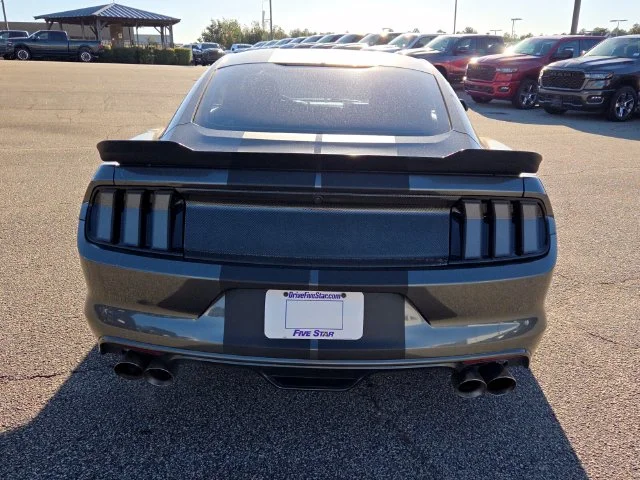 Used 2015  Ford GT image 18