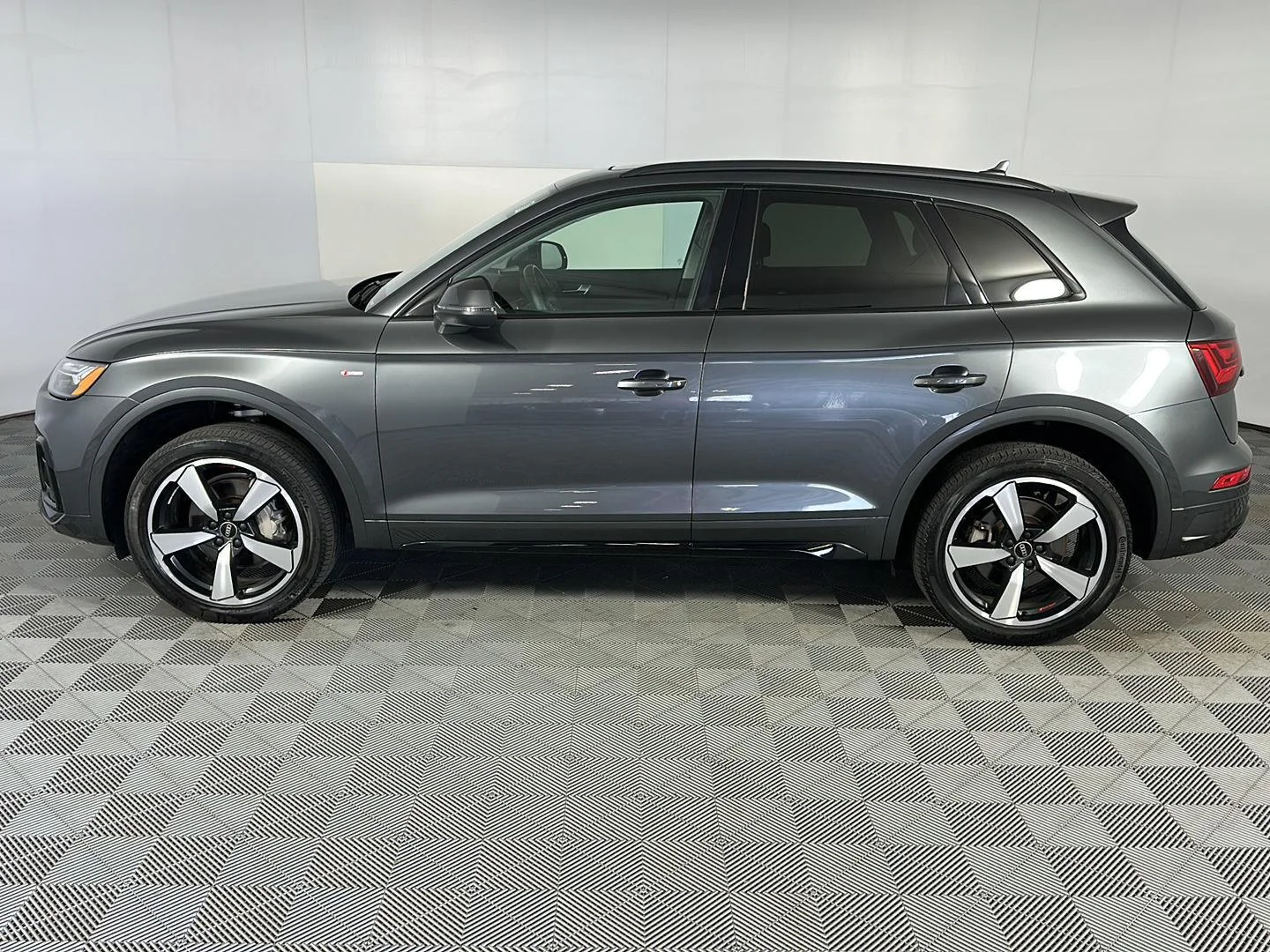 Used 2023 Daytona Gray Pearl Effect Audi S line Premium Plus image 13
