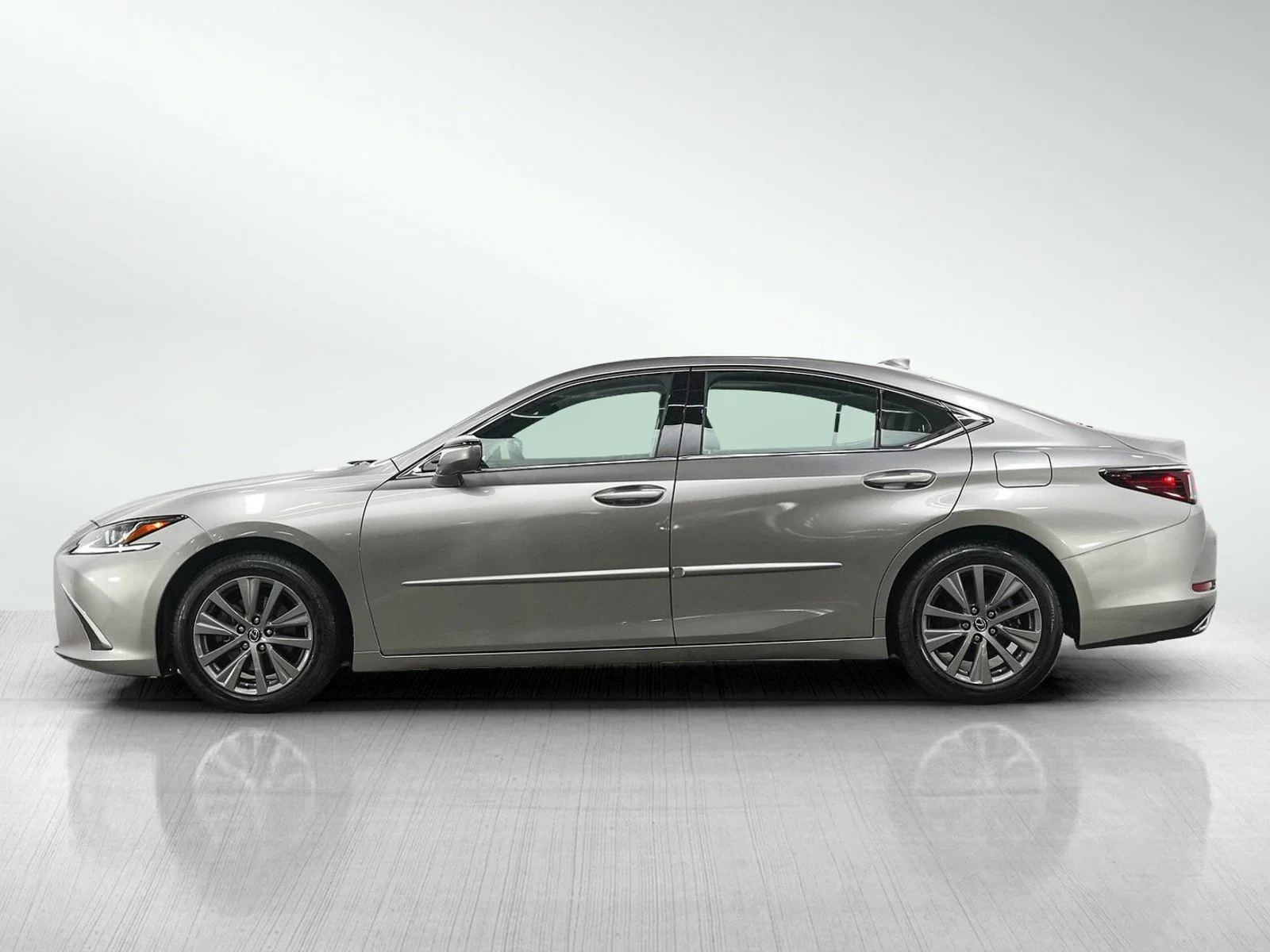 Used 2019 Moonbeam Beige Met Lexus  image 2