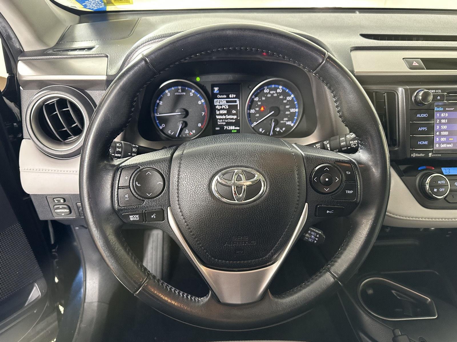 Used 2018 Galactic Aqua Mica Toyota XLE image 7