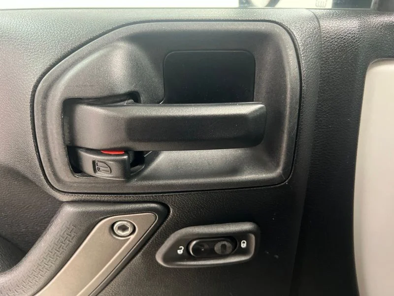 Used 2014 White Jeep Unlimited Sport image 19