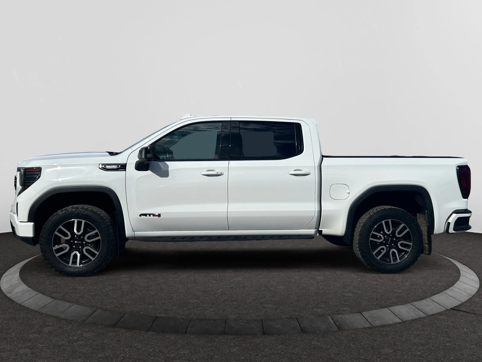 Used 2022 White GMC AT4 Crew Cab image 2