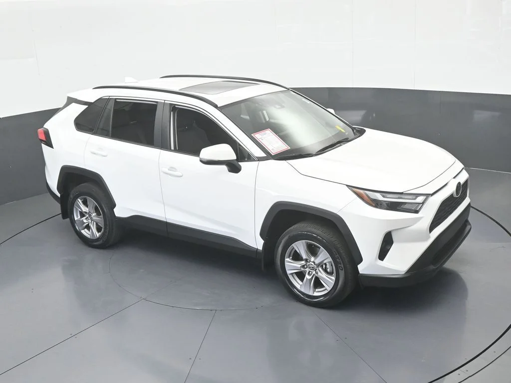 Used 2025 Ice Toyota XLE image 47