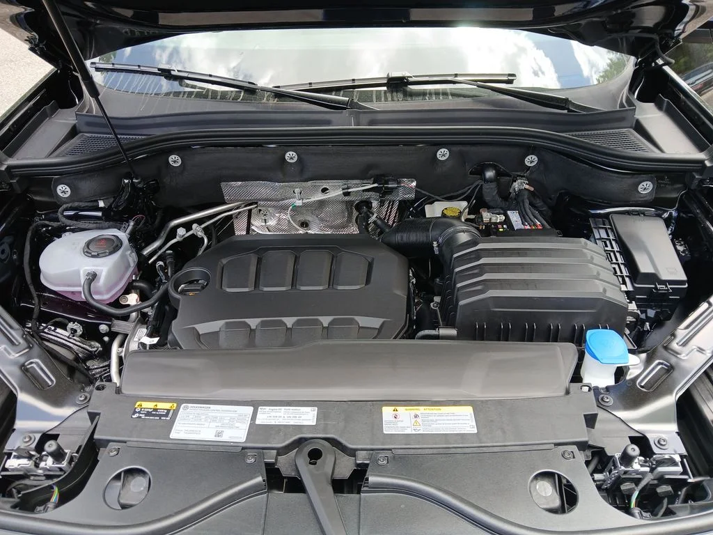 New 2026 Black Volkswagen 2.0T SE w/Technology image 21