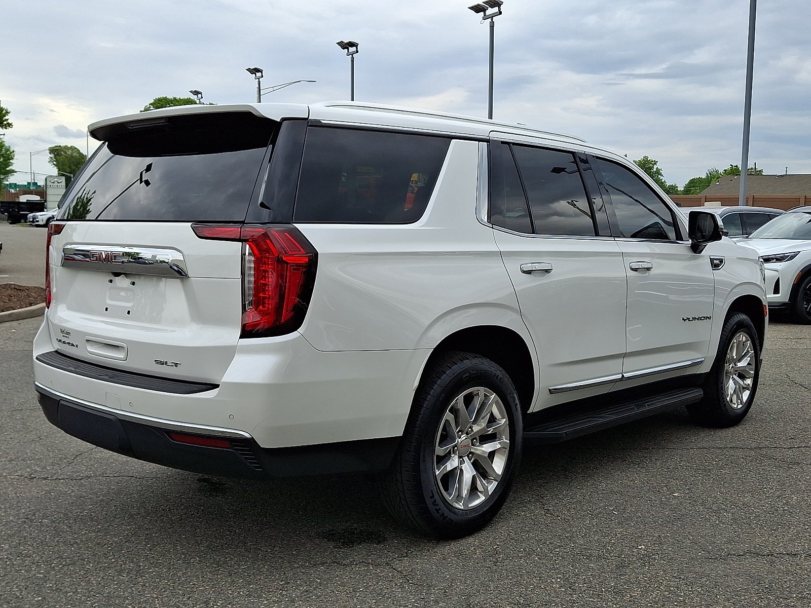 Used 2022 White Frost Tricoat - G1W GMC 4WD SLT image 4