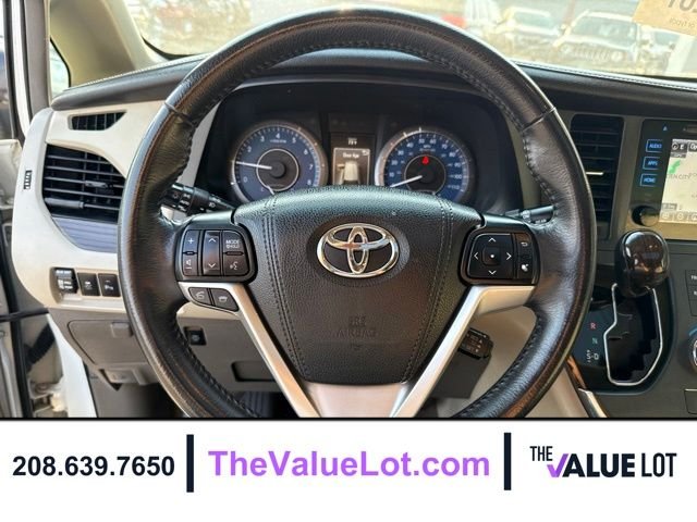 Used 2017 White Toyota XLE Premium image 27