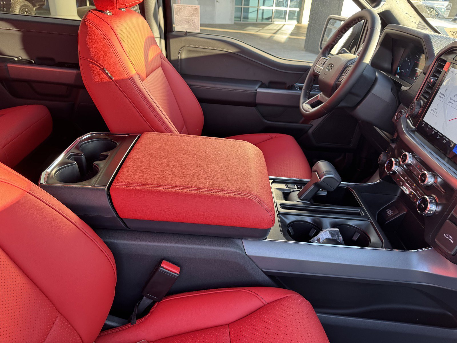 2025 Ford F-150 XLT - Photo 6