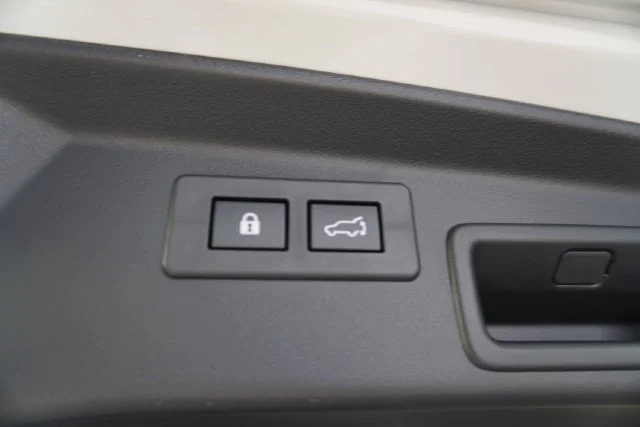 New 2026 CRYSTAL WHITE PEARL Subaru Premium image 28
