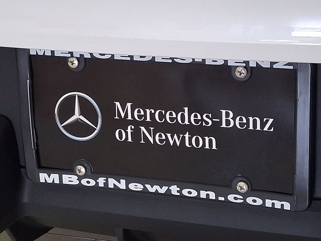 New 2026 MANUFAKTUR Moonlight White Metallic Mercedes-Benz GLC 43 AMG® image 29