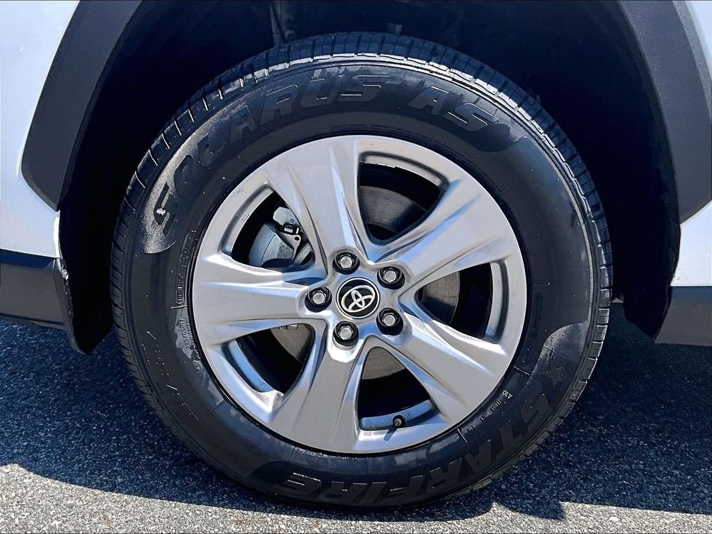 Used 2025 White Toyota XLE image 7