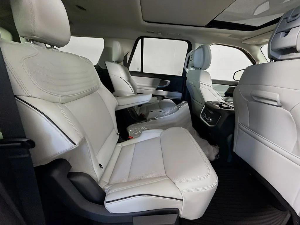 New 2026 Star White Metallic Tri-Coat Ford Platinum image 30