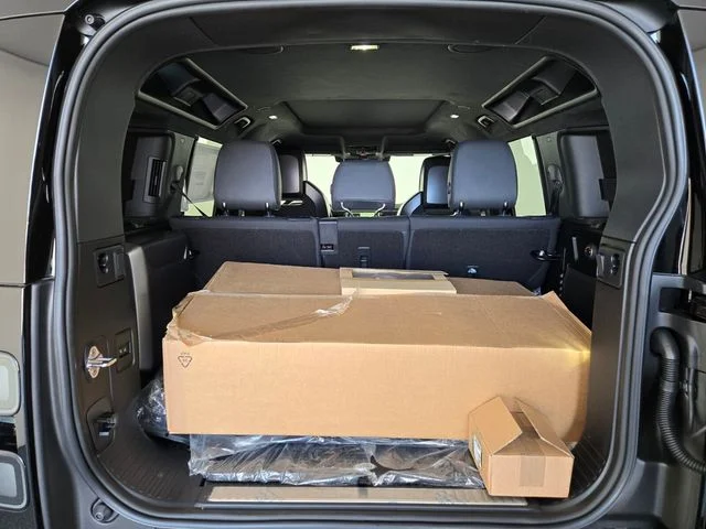 New 2026 Narvik Black Land Rover OCTA image 14