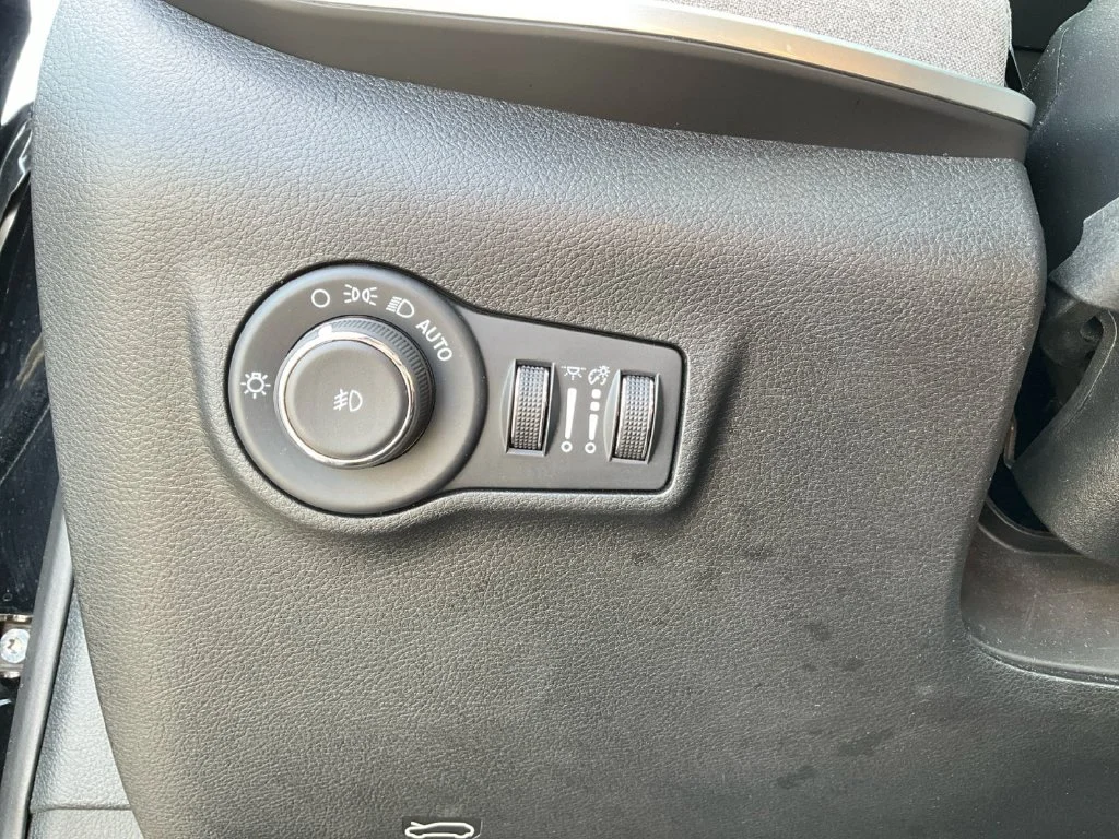 Used 2024 Black Jeep Latitude image 31