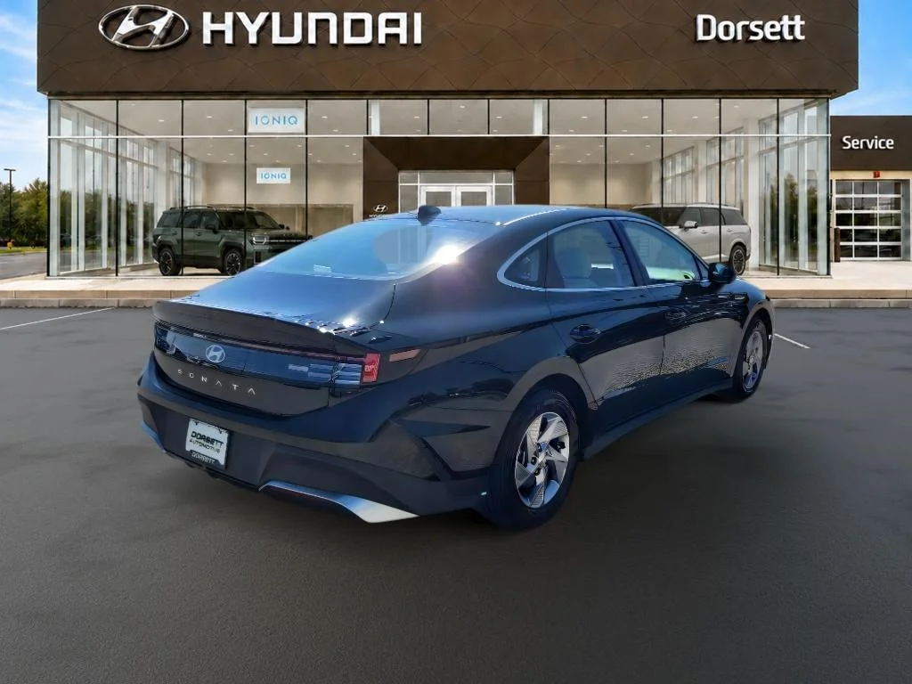New 2026 Abyss Black Hyundai SE image 6