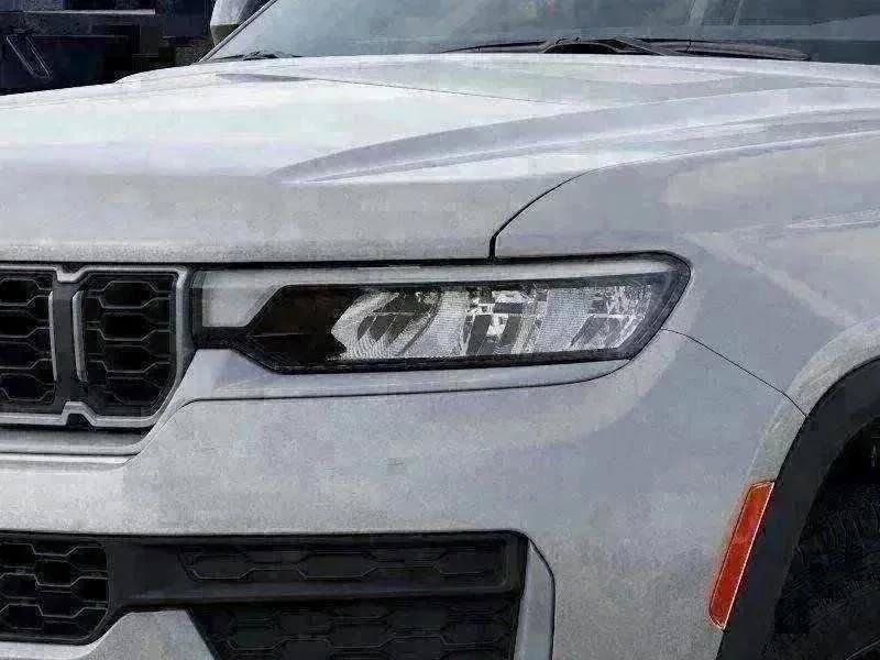 New 2026 Silver Zynith Exterior Paint Jeep Altitude image 61