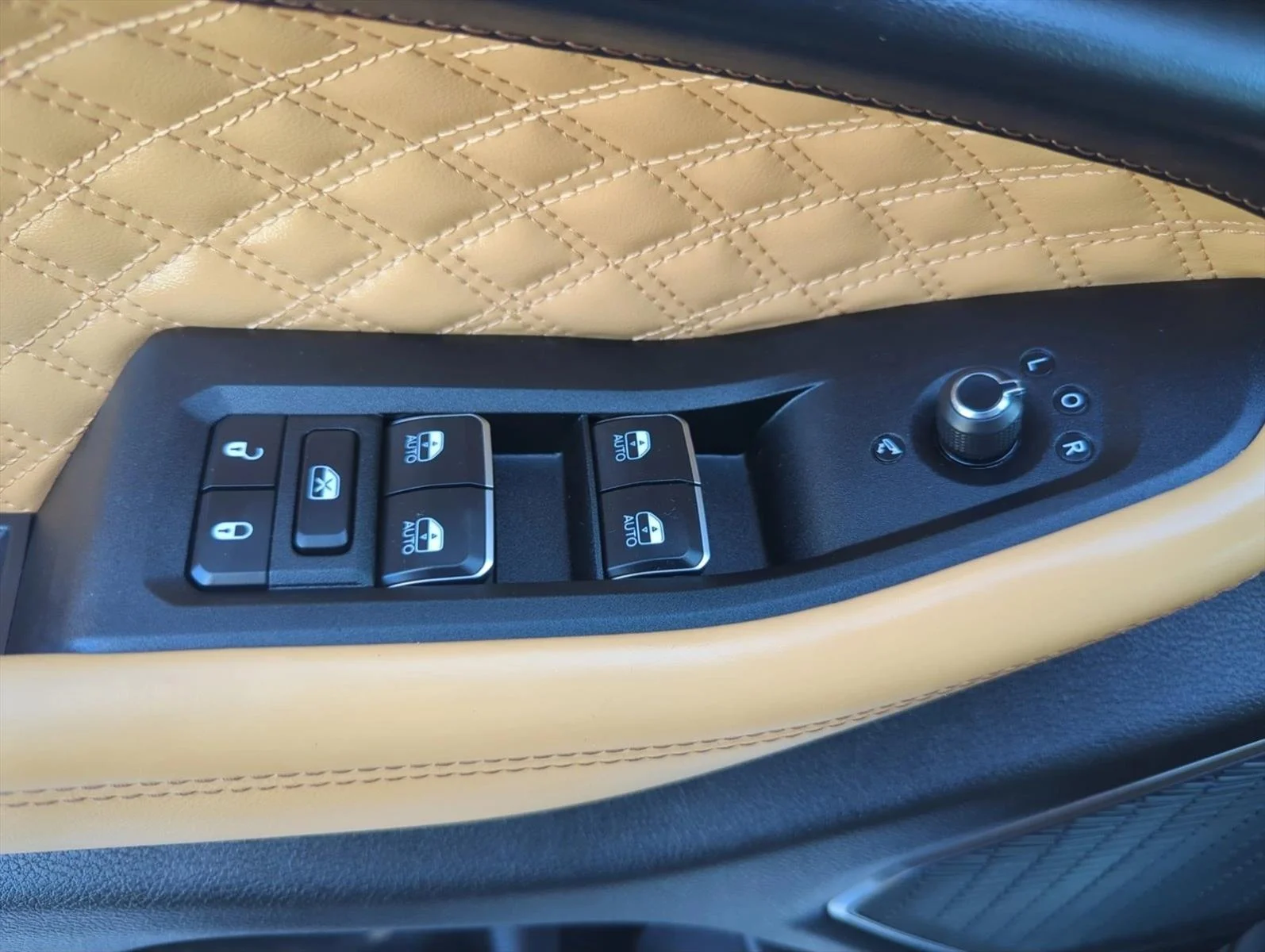 Used 2025 Bright White Clearcoat Jeep Summit image 23