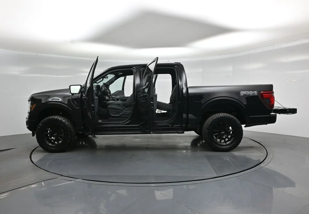 New 2026 Agate Black Metallic Ford XLT image 28