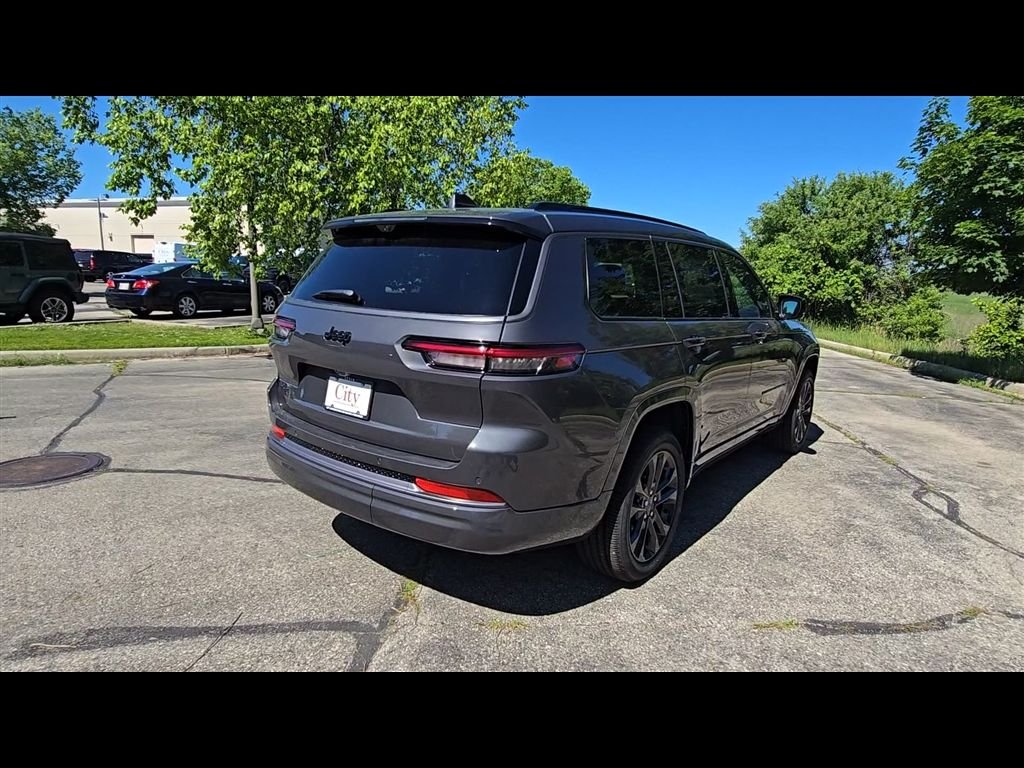 New 2026 Baltic Gray Metallic Clear-Coat Exterior Paint Jeep Limited Reserve image 7