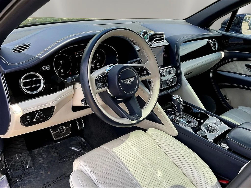 Used 2021  Bentley V8 image 17