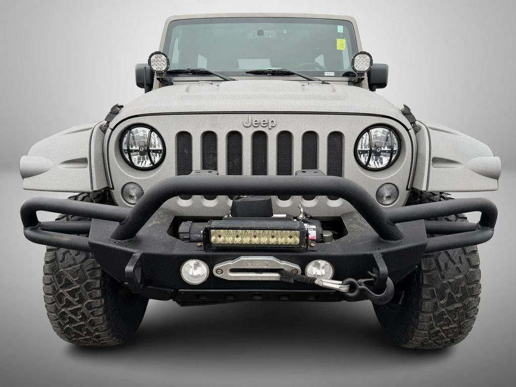 Used 2015 Silver Jeep Unlimited Sport image 10