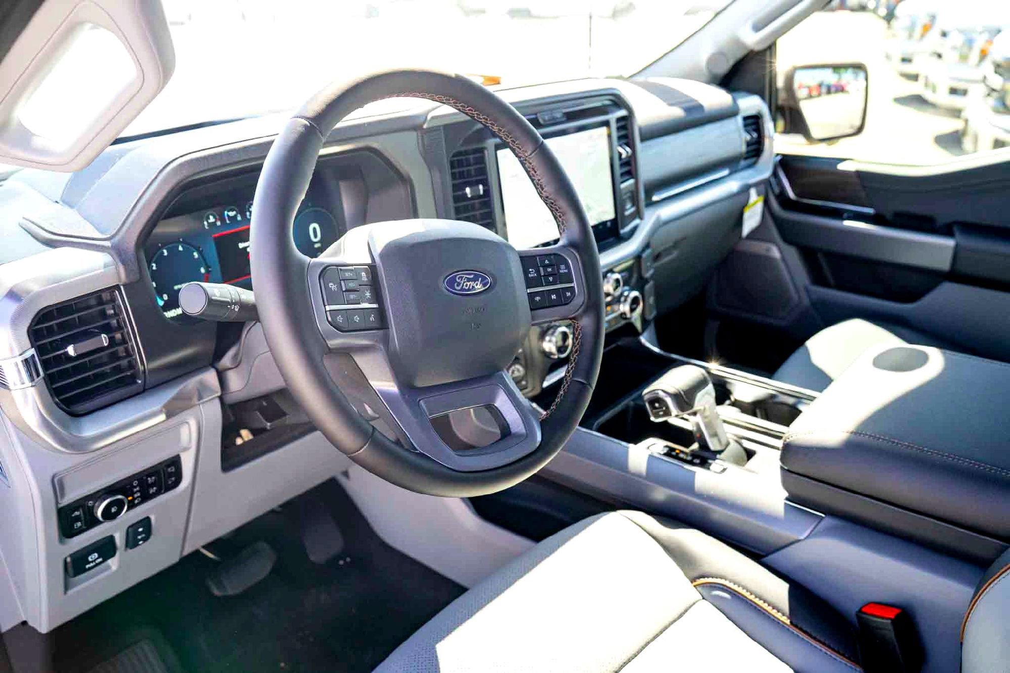 New 2025 Star White Metallic Tri-Coat Ford LARIAT image 10