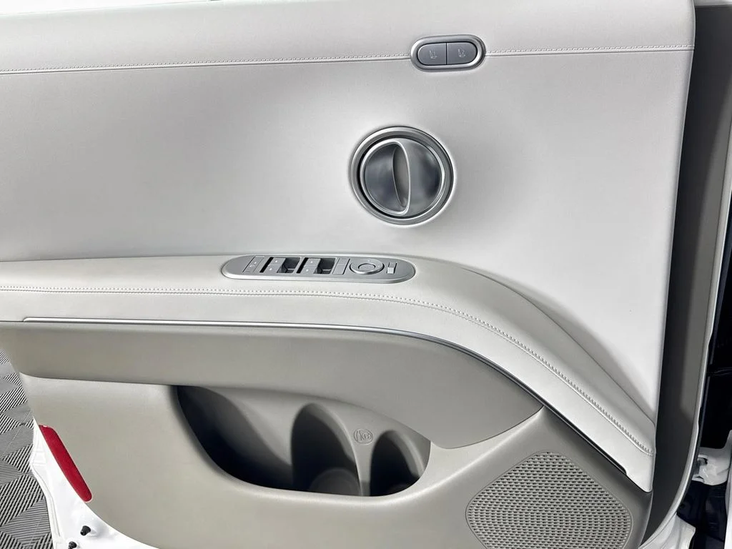 New 2026 White Hyundai SEL Premium image 19