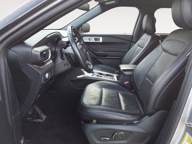 Used 2020 Silver Metallic Ford Limited image 11