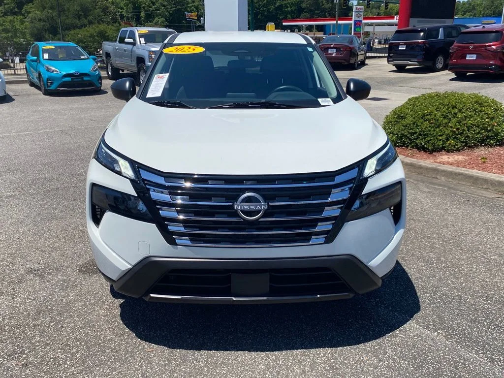 Used 2025 White Nissan S image 17
