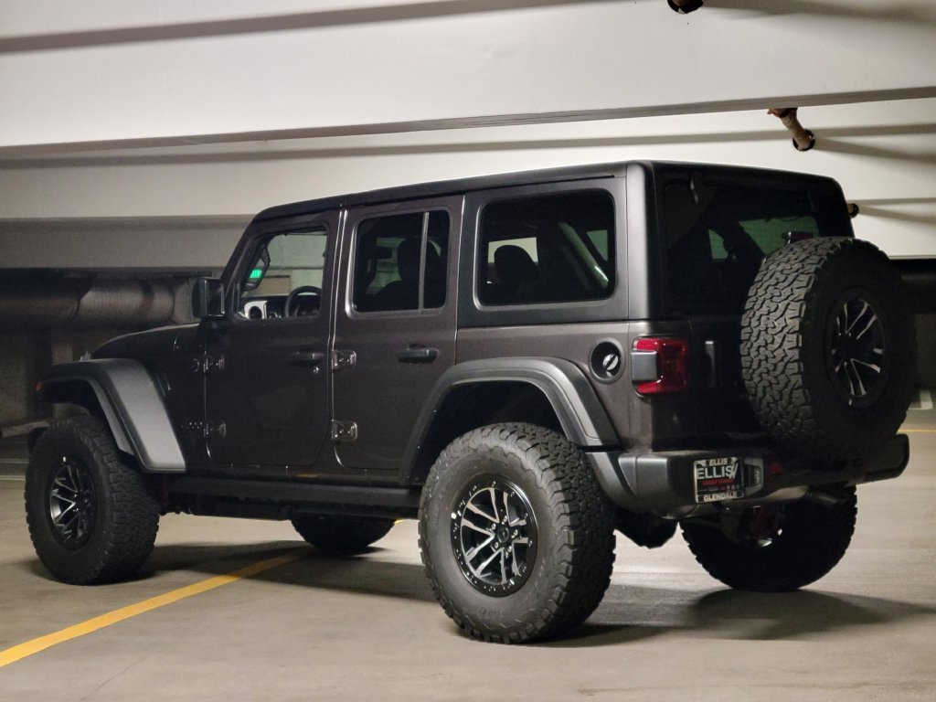2027 Jeep Wrangler 4-Door photo 2