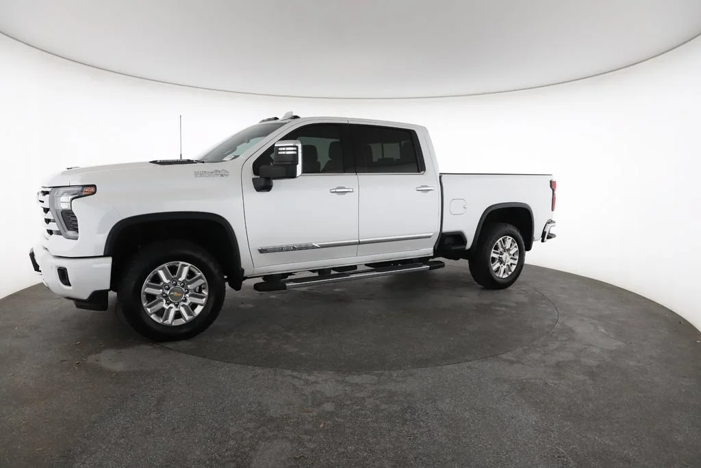 Certified Used 2025 Iridescent Pearl Tricoat Chevrolet High Country image 6