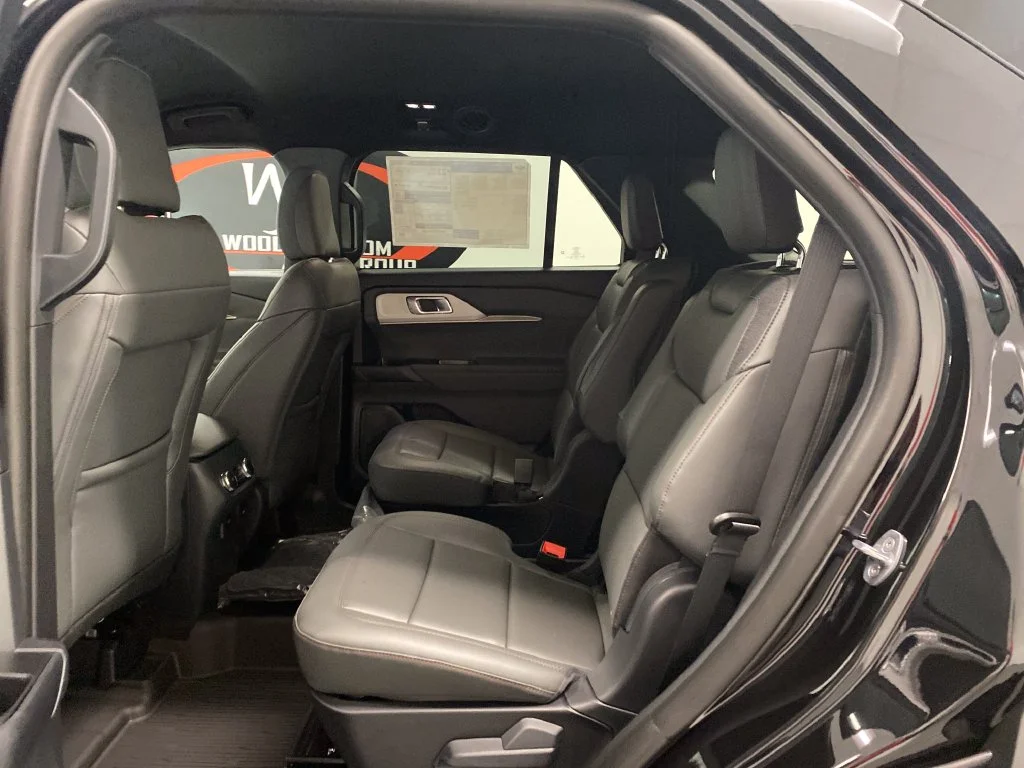New 2027 Agate Black Metallic Ford Active image 16
