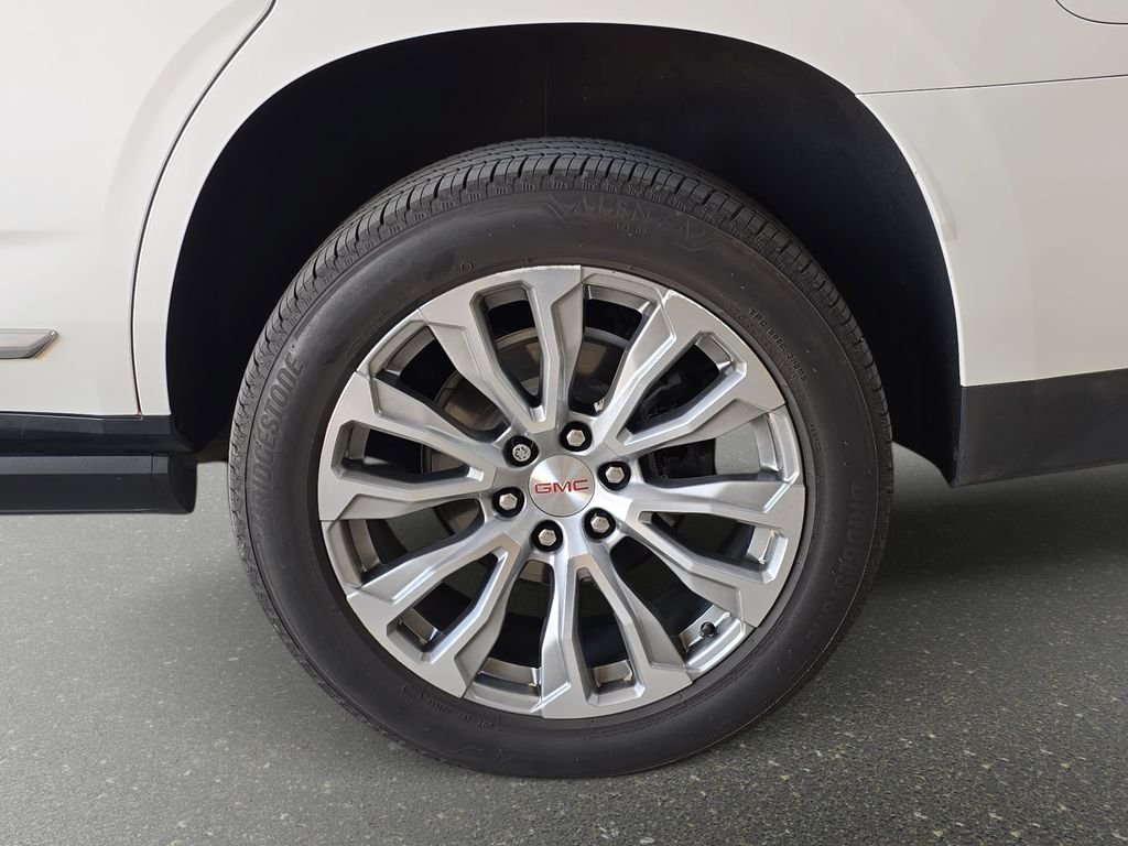 Used 2021 White GMC Denali image 33