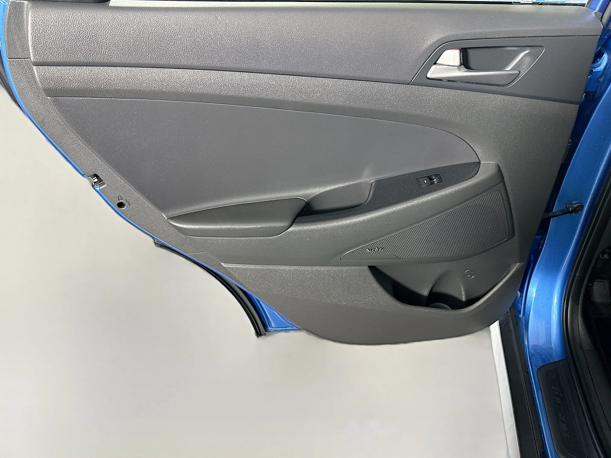 Used 2017 Caribbean Blue Hyundai SE Plus image 22