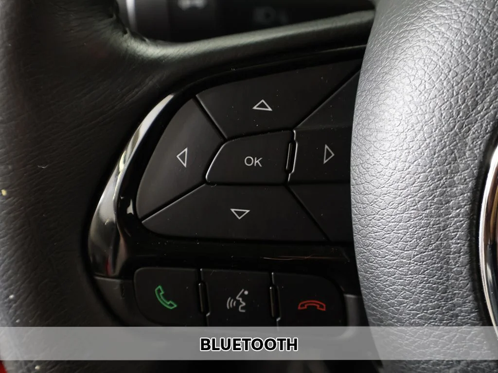 Used 2020 Red Jeep Latitude image 4