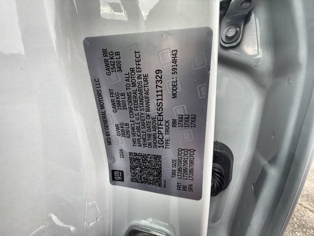Used 2025 Summit White Chevrolet ZR2 image 35