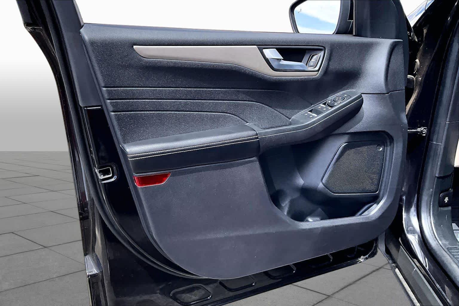 Used 2022 Agate Black Metallic Ford SEL Hybrid image 19
