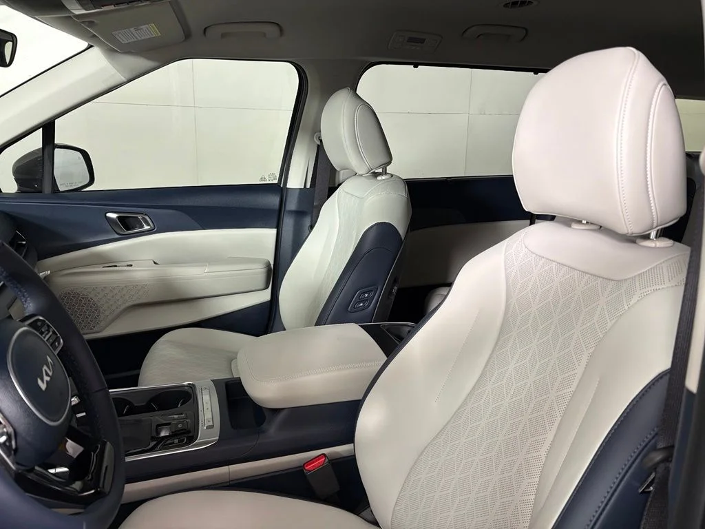 New 2026 Ceramic Silver Kia EX image 18