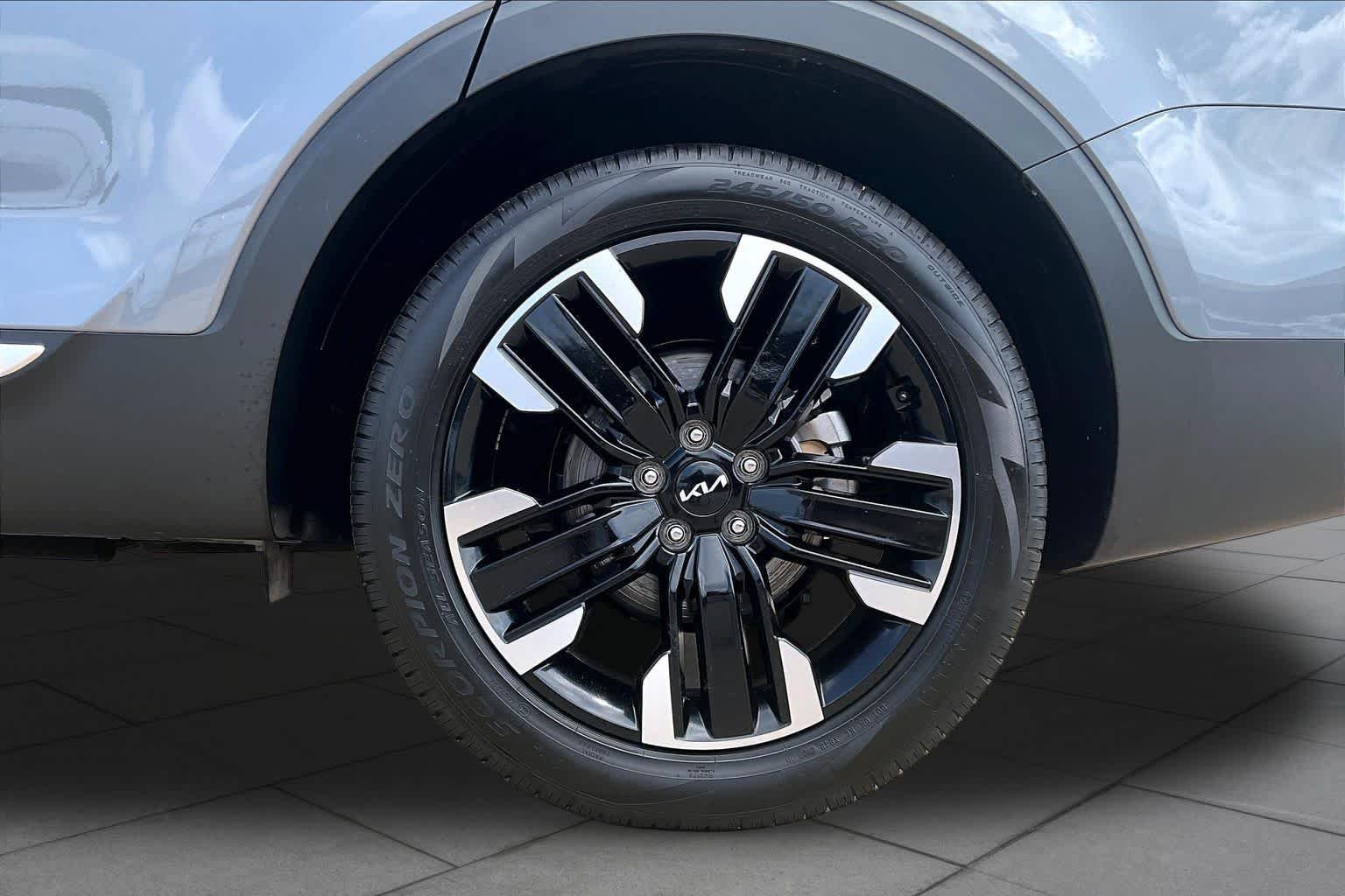 Used 2024 Everlasting Silver Kia SX image 16
