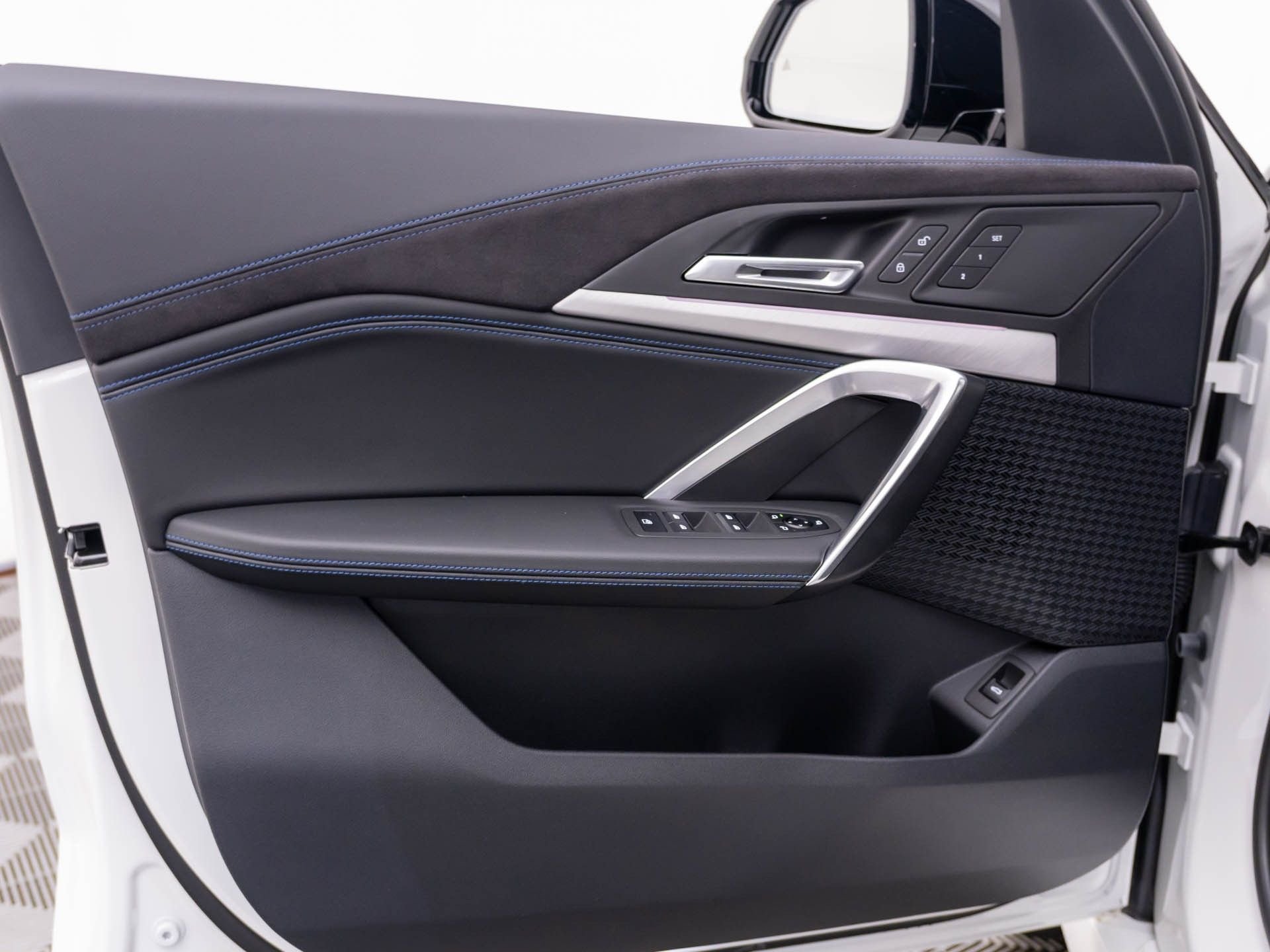 New 2026 Alpine White BMW xDrive28i image 14