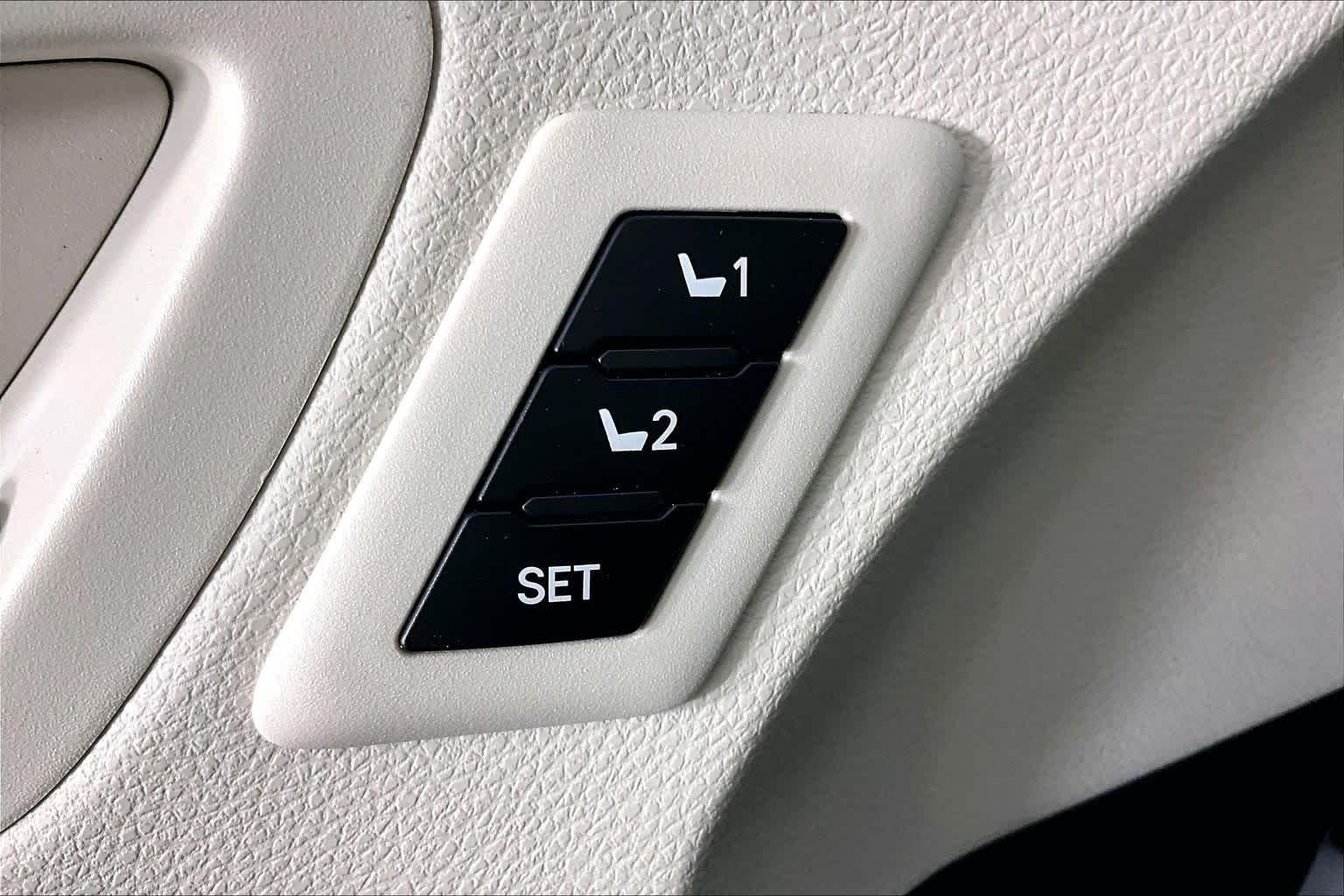 2021 Toyota Sienna Platinum - Photo 34