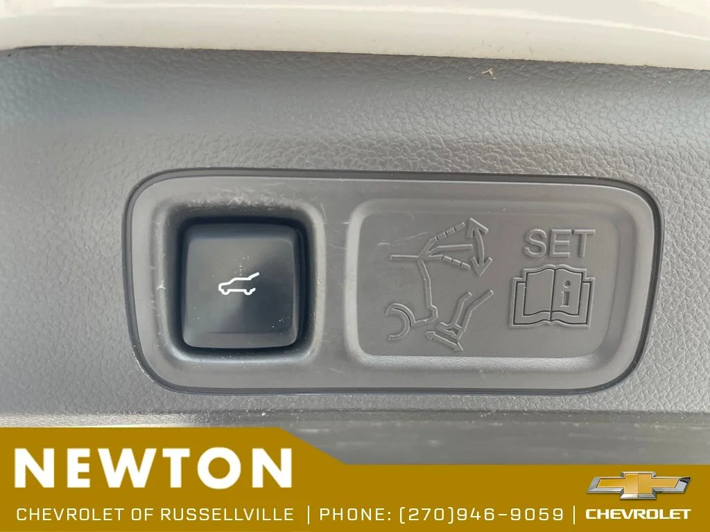 Used 2018 White Ford Limited image 15