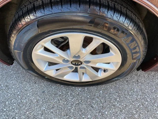 Used 2016 Purple Kia LX image 31